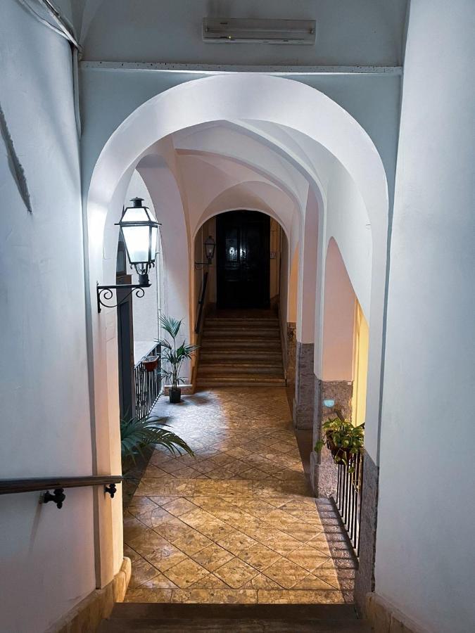 Chez Marie Napoli Apartment ภายนอก รูปภาพ